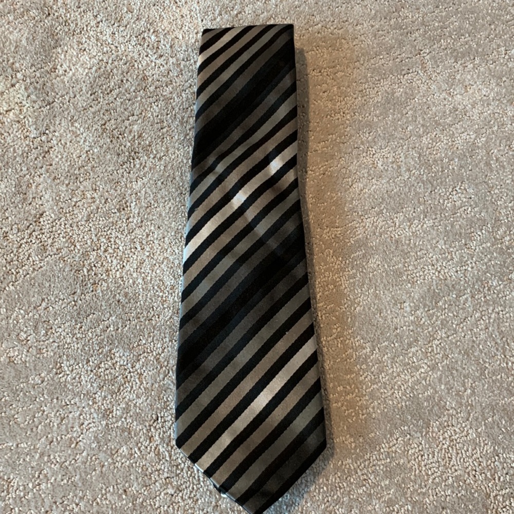 3/$45 THOMAS PINK printed tie